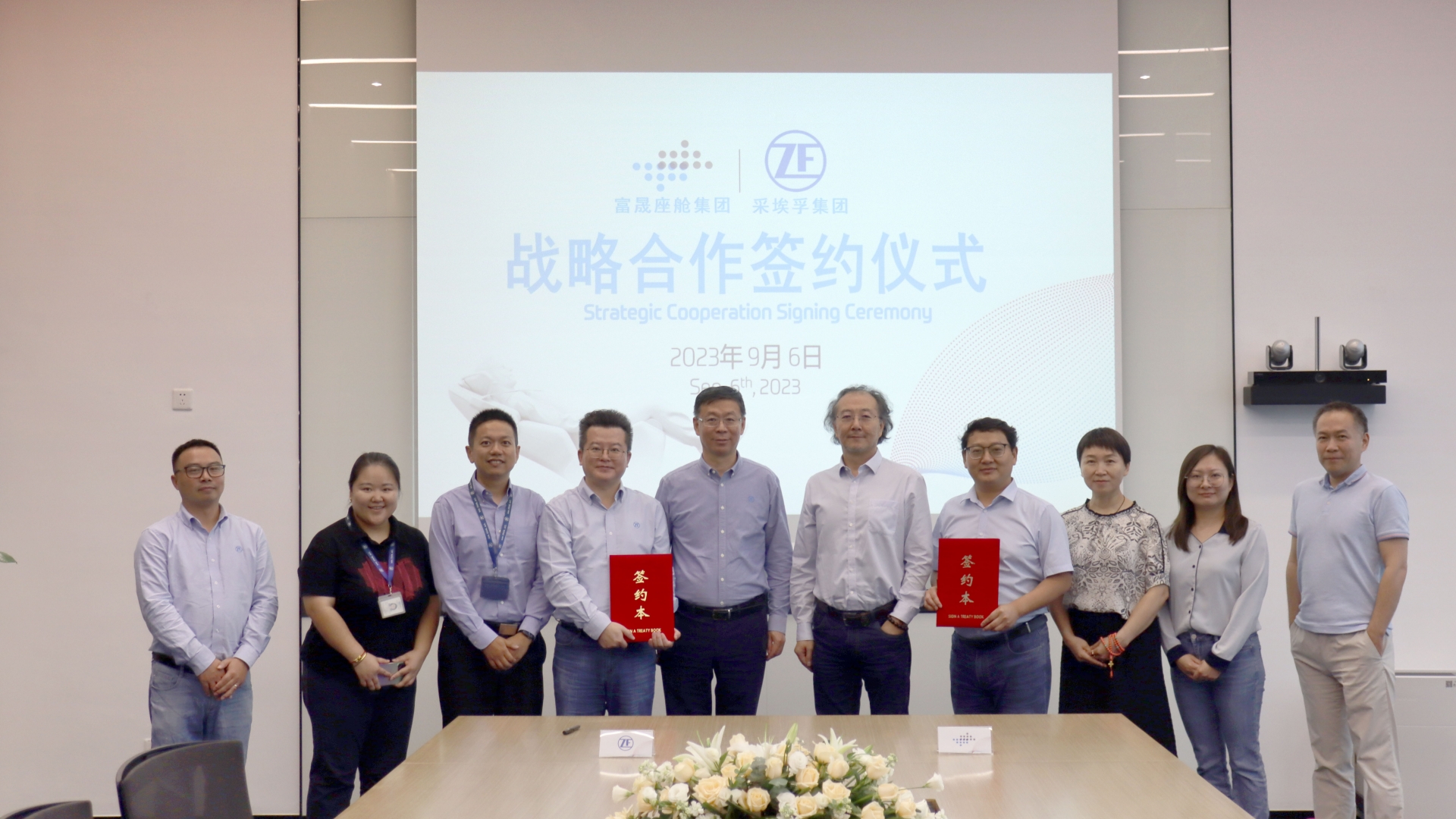 吃瓜91吃瓜91
座舱体系(长春)团体无限公司与采埃孚进行计谋协作签约典礼.jpg